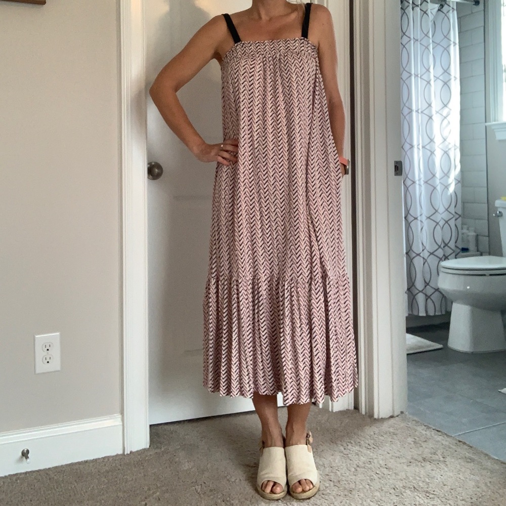 Women’s LOFT maxi dress, super comfy with pockets.